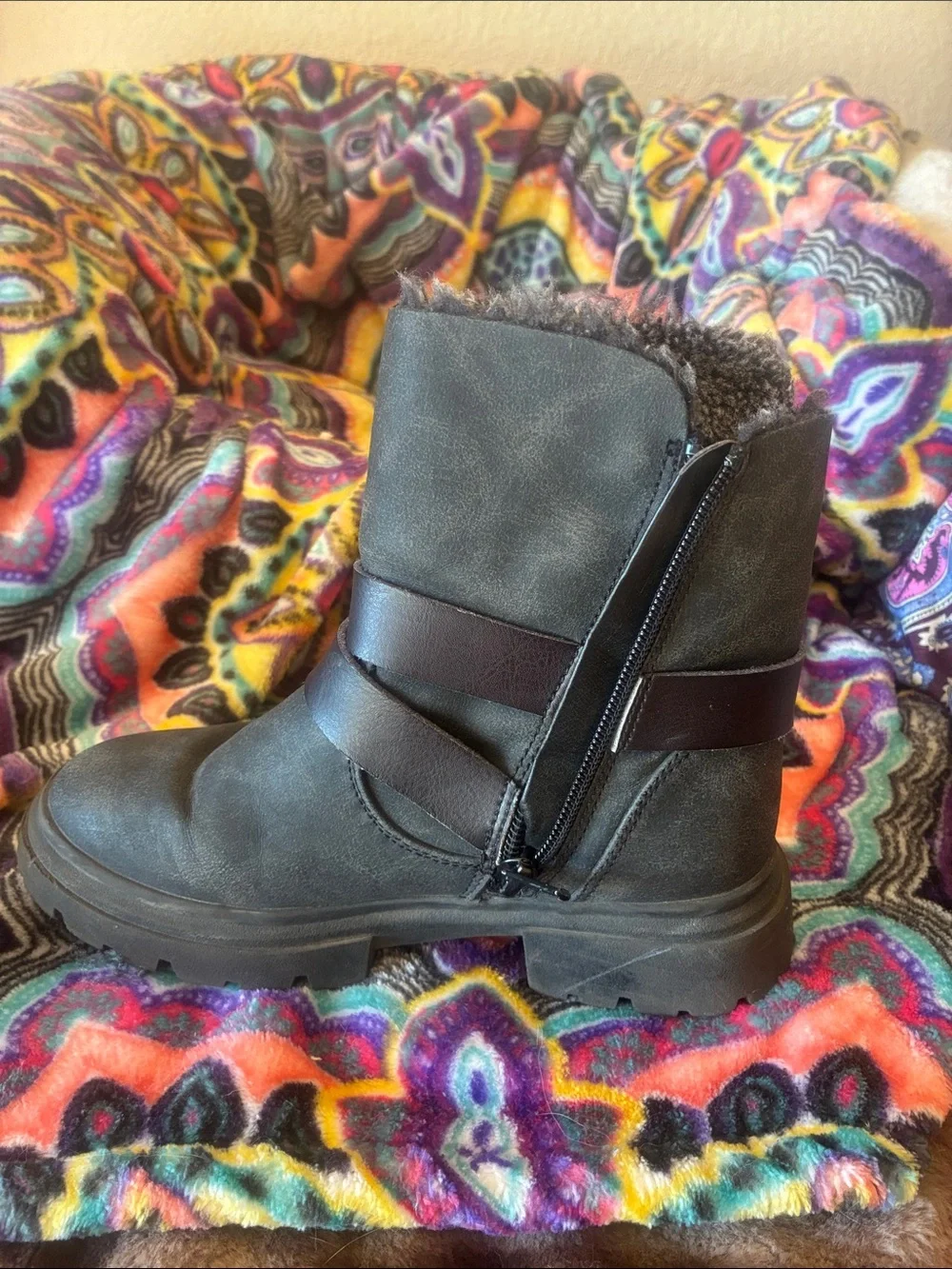 Little girls Blowfish fur lined boots size 1